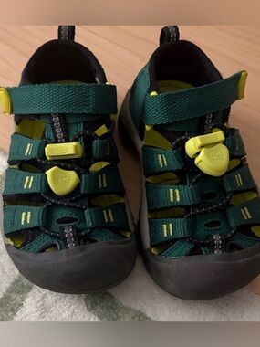Green and Yellow Keen 8C